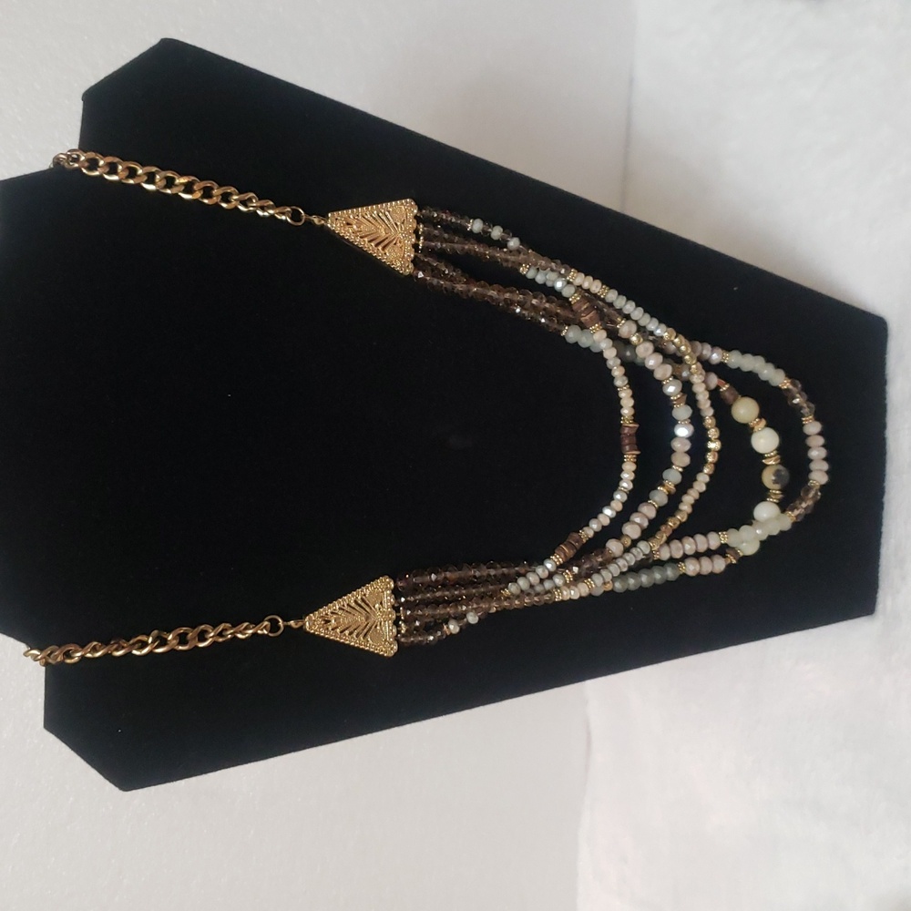 Beaded Necklace, Chain, Gold-tone Accents.
